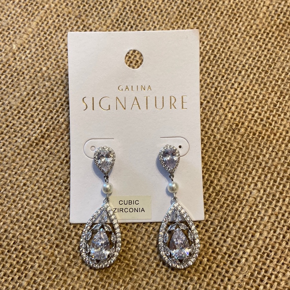 Cubic zirconia hanging earrings